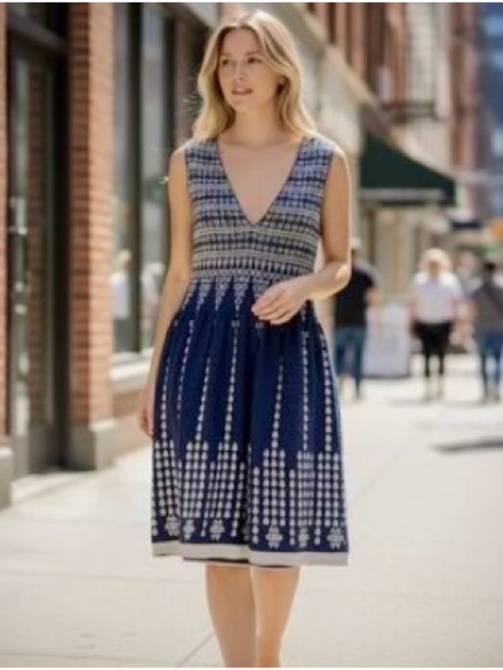 Max Studio Navy and White Patterned V-Neck Above the Knee Dress - Picture 4 of 8